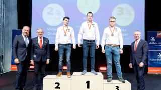 v.l. WKÖ-Vizepräsident Andreas Herz, Präsident der WK Stmk. Josef Herk , 2. Michael Gruber, 1. Marcel Riener, 3. Julian Edinger und Bundesspartenobmann Manfred Denk